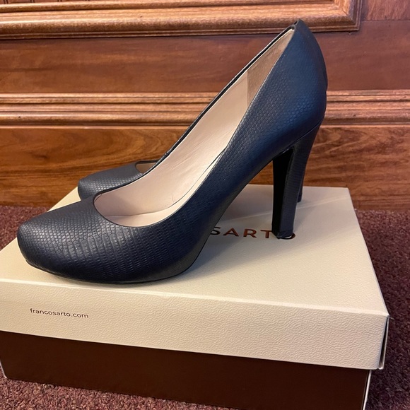 Navy heels Franco sarto sz 7.5 - Picture 4 of 9